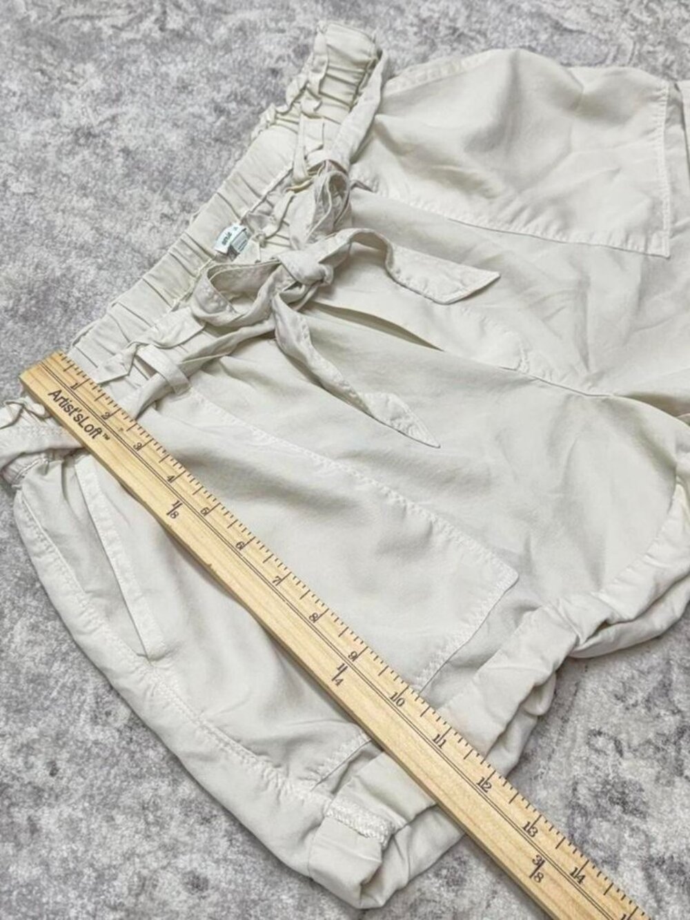 Aerie cream shorts - Picture 2 of 5